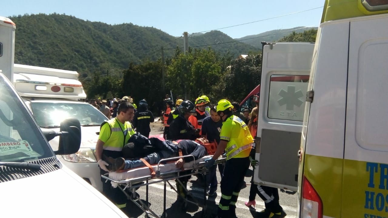 Volcamiento en cuesta La Dormida deja 5 heridos de gravedad y 35 de diversa consideración