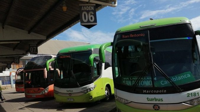 Desazón en Casablanca y San Antonio por suspensión de servicios de Turbus
