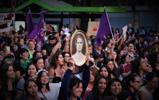 Día Mundial de la Mujer: cómo la pandemia evidenció la desigualdad de género durante la vejez en Chile